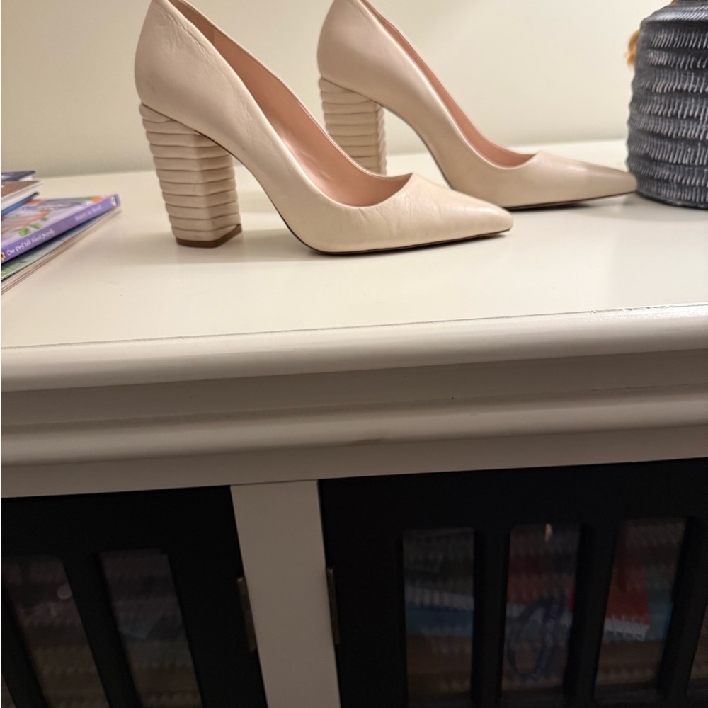 SCHUTZ Elegant Cream Women's Heels leather upper and liner.